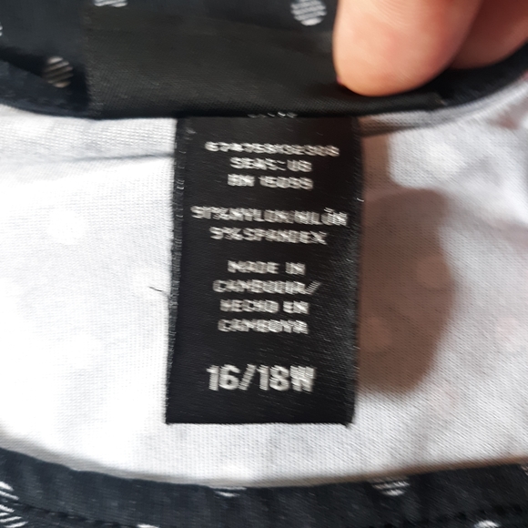 Apostrophe Tank Top - Picture 4 of 4